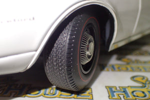 Acme A1805220 - 1/18 Scale 1968 Pontiac Firebird First Ram Air II Die-cast Model Replica