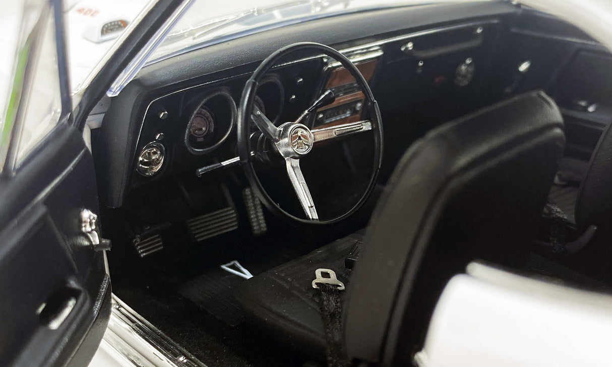 Acme A1805220 - 1/18 Scale 1968 Pontiac Firebird First Ram Air II Die-cast Model Replica