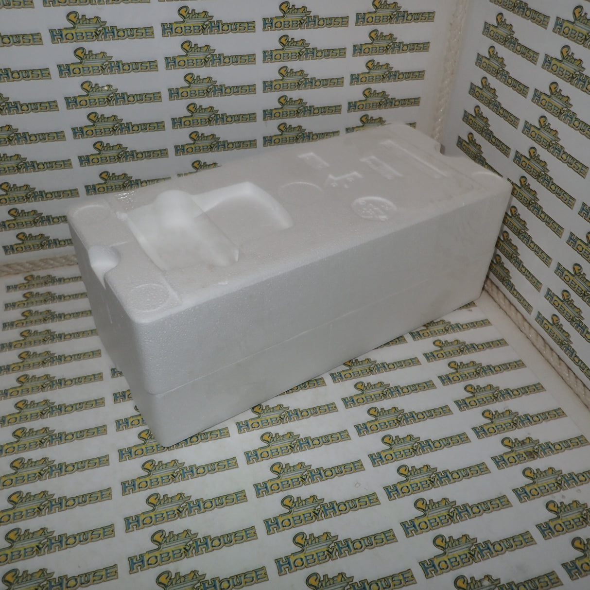 Acme A1805220 - 1/18 Scale 1968 Pontiac Firebird First Ram Air II Die-cast Model Replica