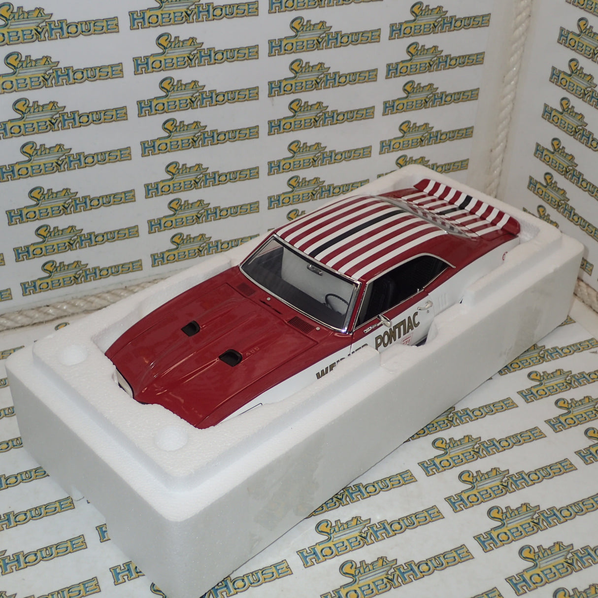 ACME A1805221 - 1/18 Scale 1968 Pontiac Firebird First Ram Air II - Weidner Pontiac Drag Die-Cast Model Replica