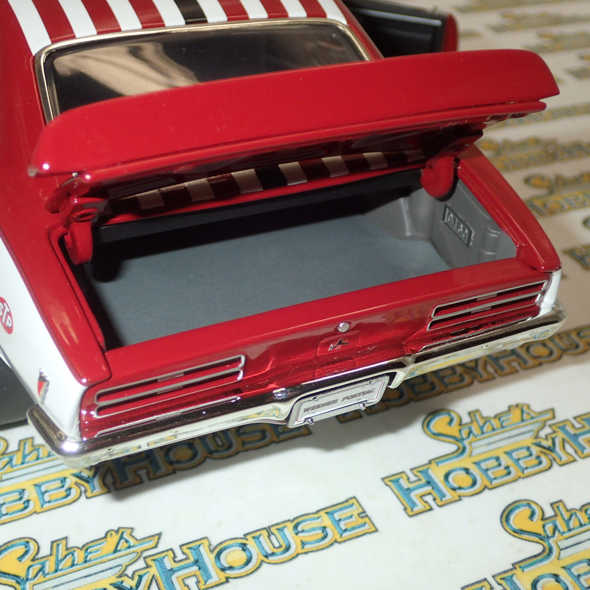 ACME A1805221 - 1/18 Scale 1968 Pontiac Firebird First Ram Air II - Weidner Pontiac Drag Die-Cast Model Replica