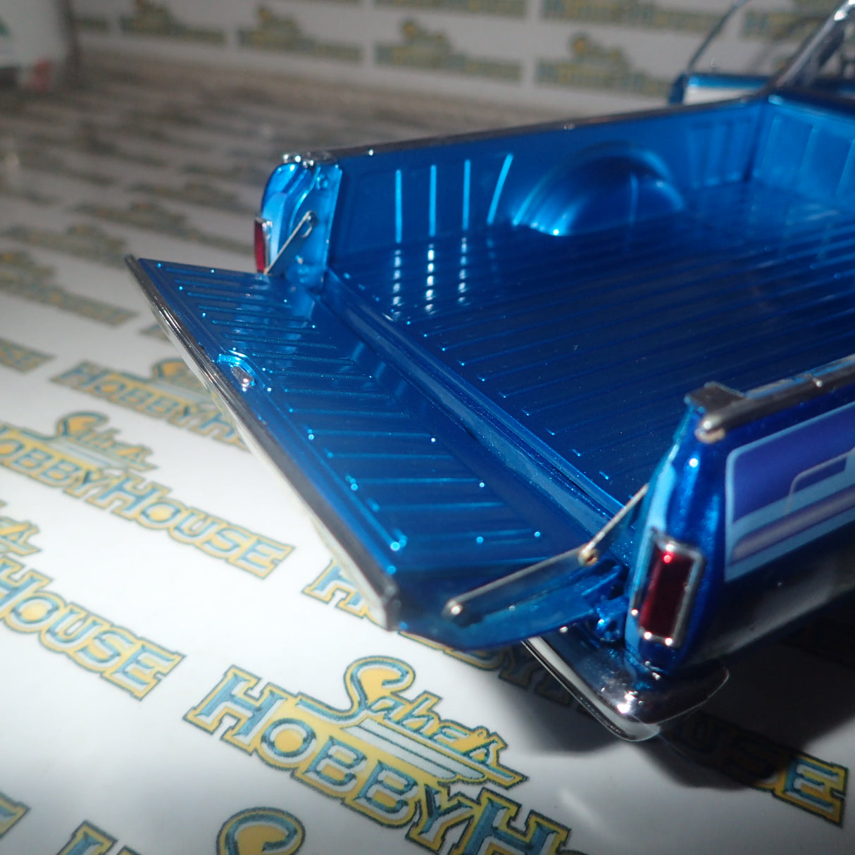 ACME A1805414 - 1/18 Scale 1965 CHEVROLET EL CAMINO SOUTHERN KINGS CUSTOMS Diecast Scale Model Replica