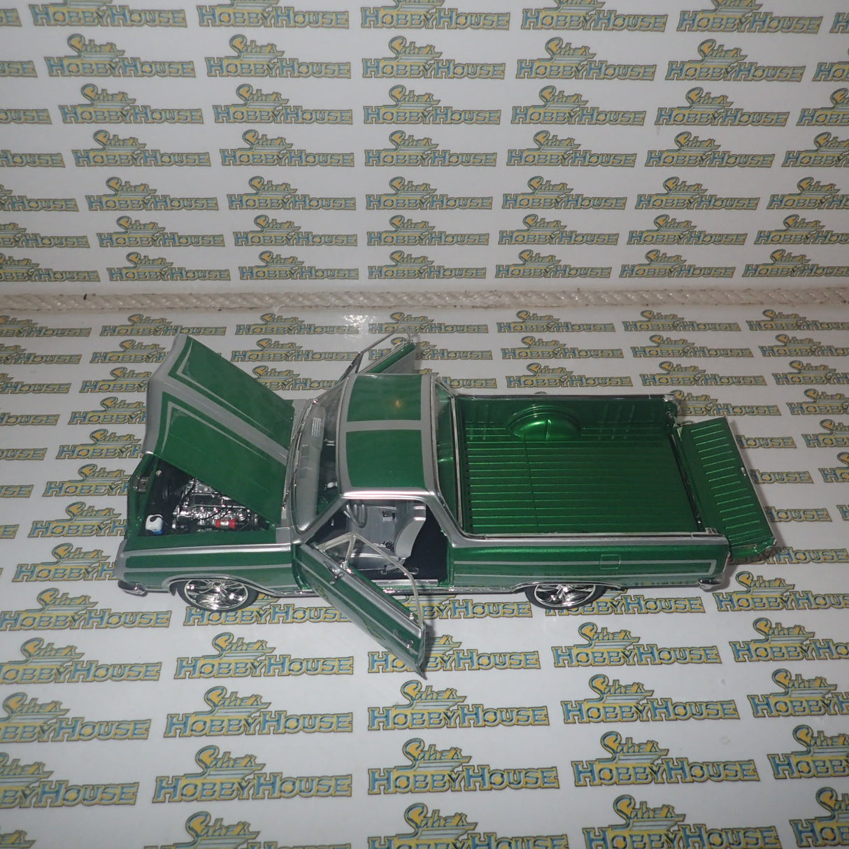 ACME A1805415 - 1/18 Scale 1965 CHEVROLET EL CAMINO SOUTHERN KINGS CUSTOMS Diecast Scale Model Replica