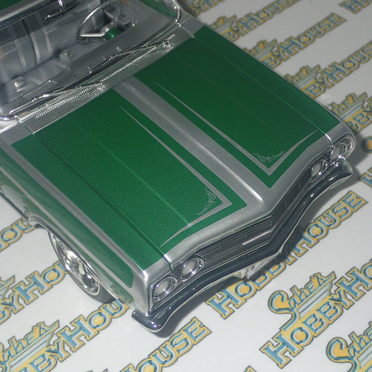 ACME A1805415 - 1/18 Scale 1965 CHEVROLET EL CAMINO SOUTHERN KINGS CUSTOMS Diecast Scale Model Replica