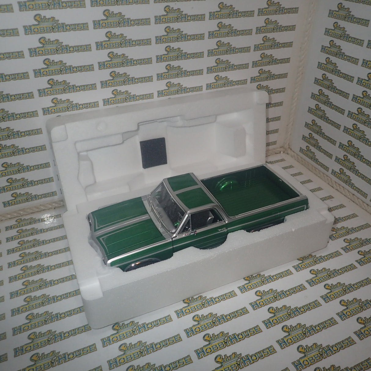 ACME A1805415 - 1/18 Scale 1965 CHEVROLET EL CAMINO SOUTHERN KINGS CUSTOMS Diecast Scale Model Replica