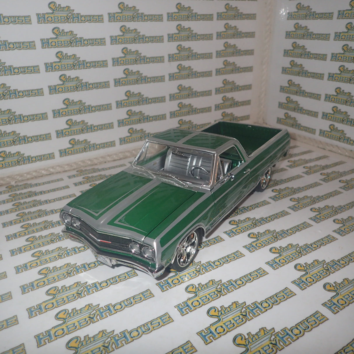 ACME A1805415 - 1/18 Scale 1965 CHEVROLET EL CAMINO SOUTHERN KINGS CUSTOMS Diecast Scale Model Replica