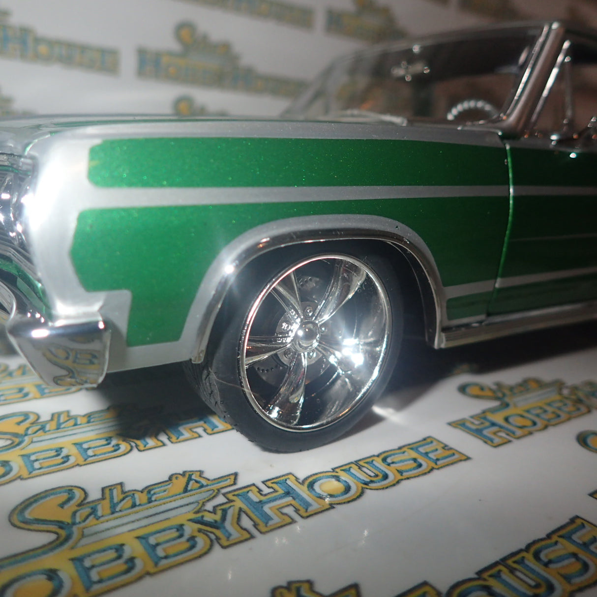 ACME A1805415 - 1/18 Scale 1965 CHEVROLET EL CAMINO SOUTHERN KINGS CUSTOMS Diecast Scale Model Replica