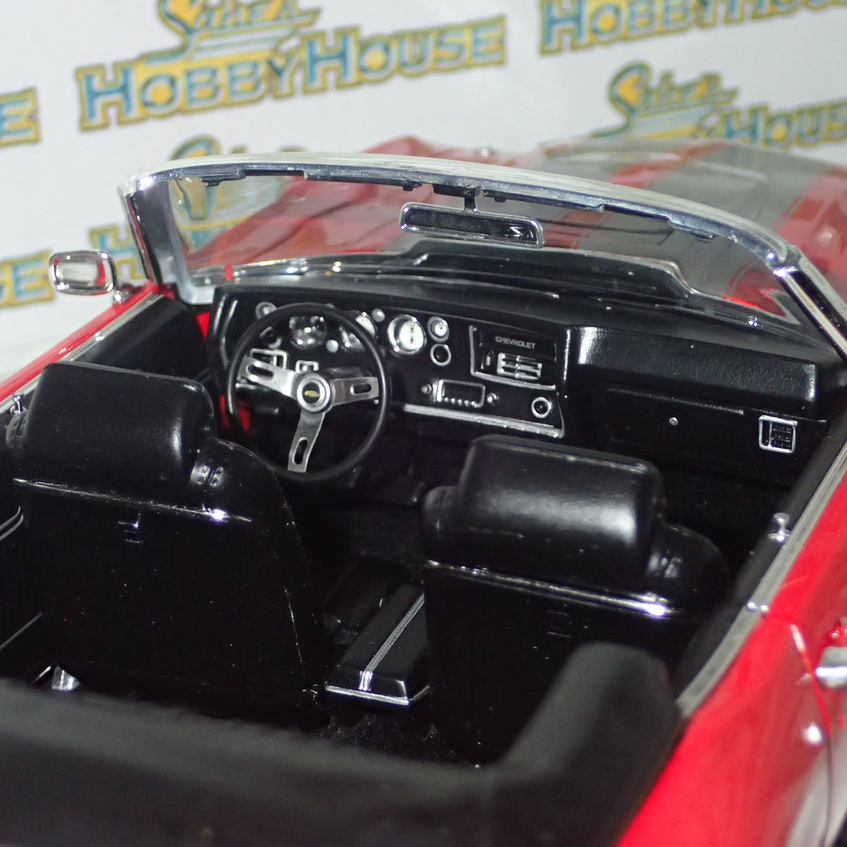 ACME A1805518 - 1/18 Scale 1970 CHEVROLET CHEVELLE SS CONVERTIBLE RESTOMOD Diecast Scale Model Replica