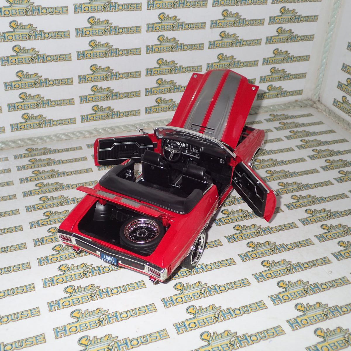 ACME A1805518 - 1/18 Scale 1970 CHEVROLET CHEVELLE SS CONVERTIBLE RESTOMOD Diecast Scale Model Replica