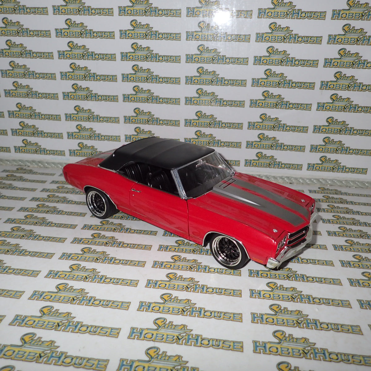 ACME A1805518 - 1/18 Scale 1970 CHEVROLET CHEVELLE SS CONVERTIBLE RESTOMOD Diecast Scale Model Replica