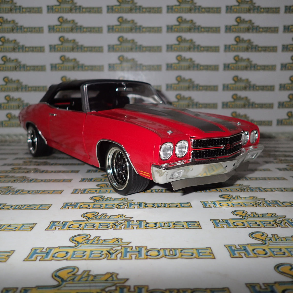 ACME A1805518 - 1/18 Scale 1970 CHEVROLET CHEVELLE SS CONVERTIBLE RESTOMOD Diecast Scale Model Replica