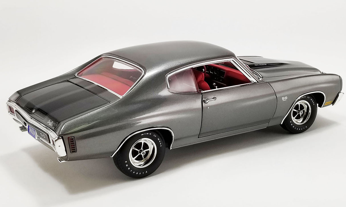ACME A1805523 - 1/18 Scale 1970 Chevelle 454 LS6 Diecast Model