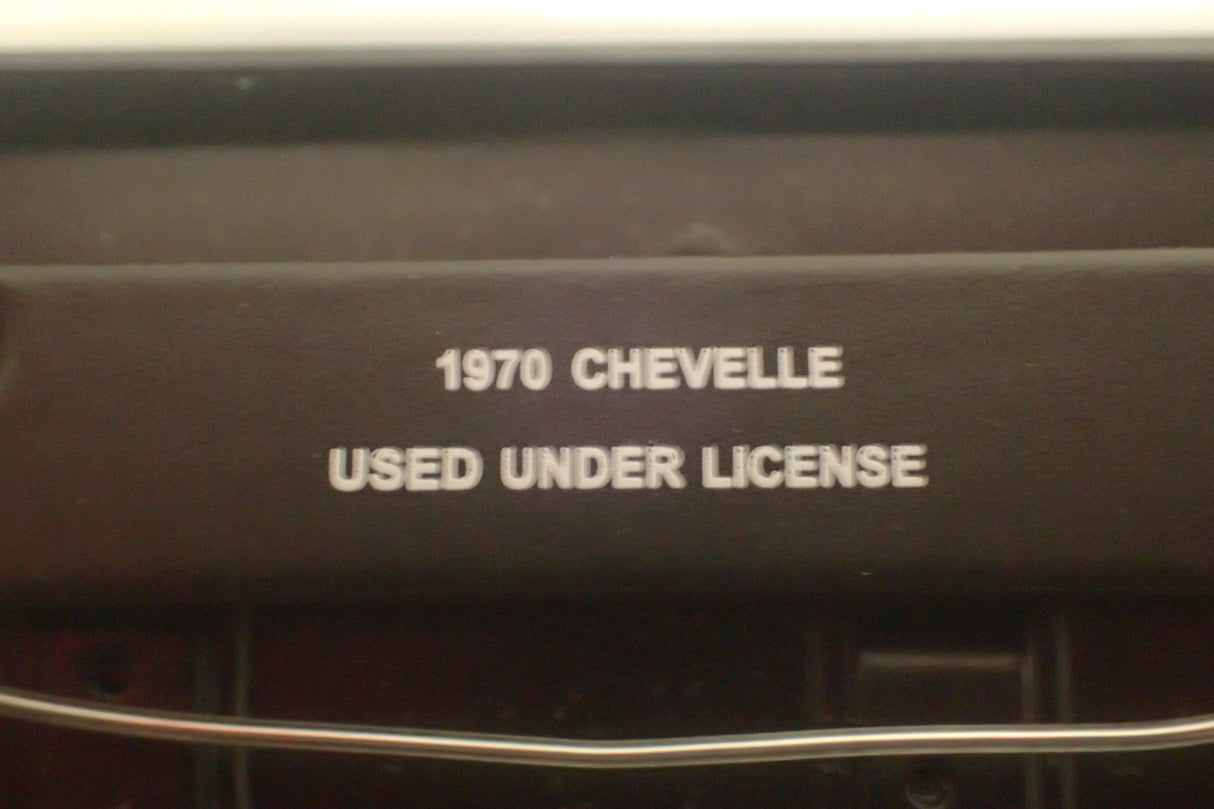 ACME A1805527 - 1/18 Scale 1970 Chevrolet Chevelle SS 454 Die-cast Model