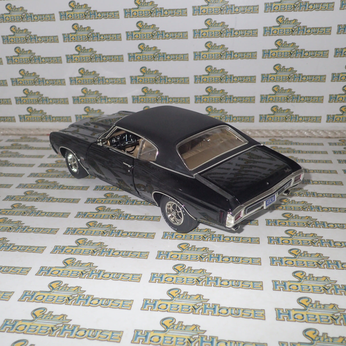 ACME A1805527 - 1/18 Scale 1970 Chevrolet Chevelle SS 454 Die-cast Model
