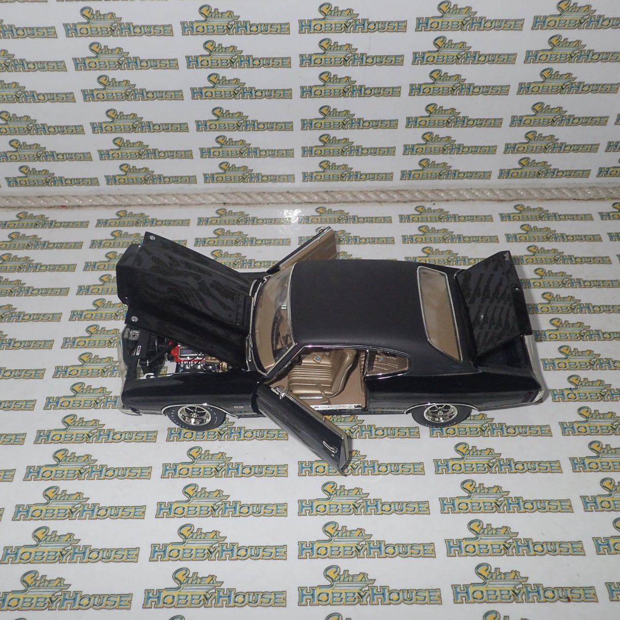 ACME A1805527 - 1/18 Scale 1970 Chevrolet Chevelle SS 454 Die-cast Model