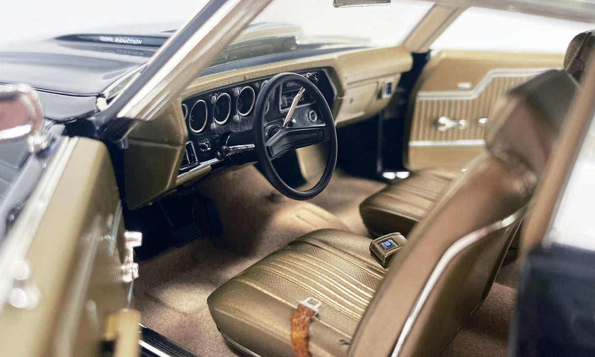 ACME A1805527 - 1/18 Scale 1970 Chevrolet Chevelle SS 454 Die-cast Model