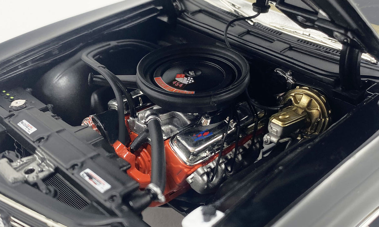 ACME A1805527 - 1/18 Scale 1970 Chevrolet Chevelle SS 454 Die-cast Model