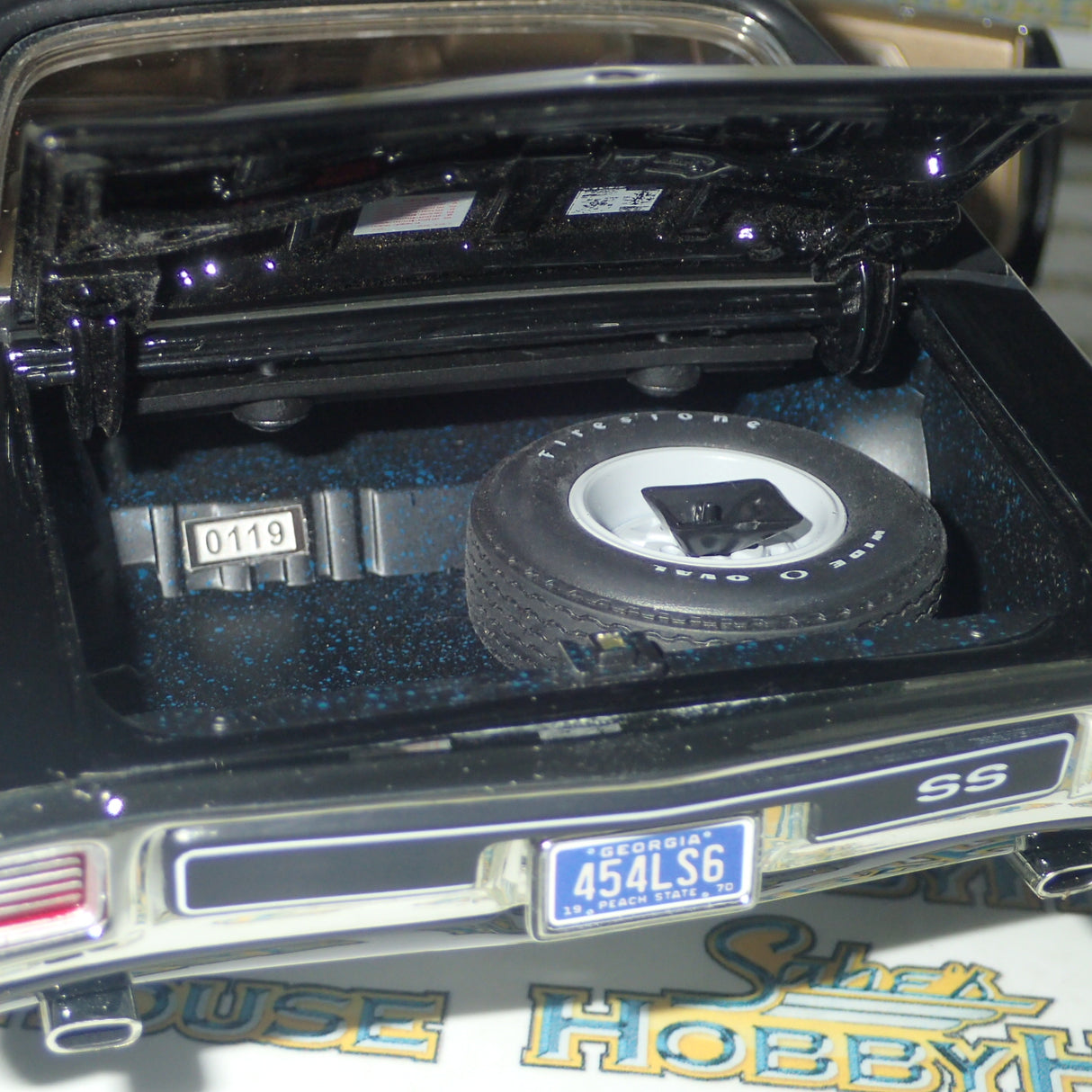 ACME A1805527 - 1/18 Scale 1970 Chevrolet Chevelle SS 454 Die-cast Model