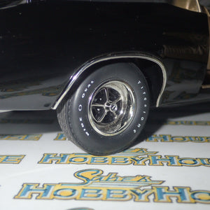 ACME A1805527 - 1/18 Scale 1970 Chevrolet Chevelle SS 454 Die-cast Model