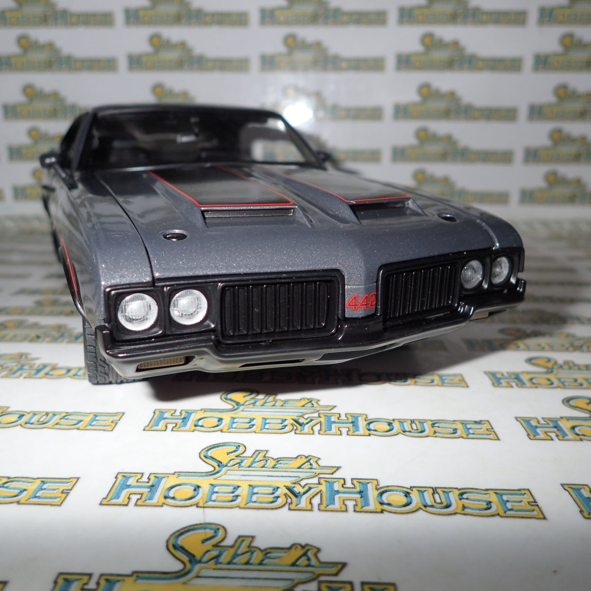 ACME A1805617 - 1/18 Scale - 1970 OLDSMOBILE 442 STREET FIGHTER Diecast Scale Model Replica