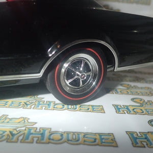 ACME A1805622 - 1/18 Scale 1967 OLDSMOBILE 442 Diecast Scale Model Replica