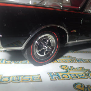 ACME A1805622 - 1/18 Scale 1967 OLDSMOBILE 442 Diecast Scale Model Replica