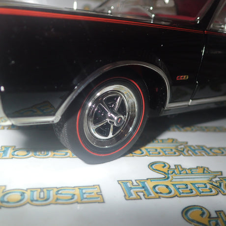 ACME A1805622 - 1/18 Scale 1967 OLDSMOBILE 442 Diecast Scale Model Replica