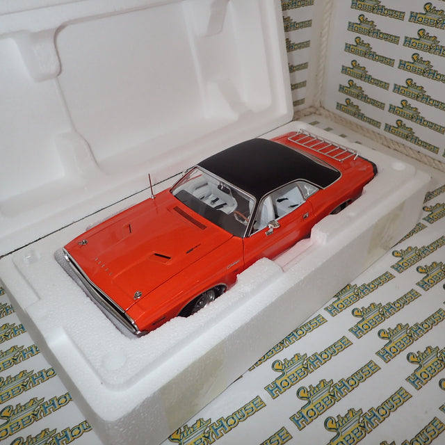 ACME YCID DIECAST A18060220VTY - 1:18 Scale 1970 Dodge Challenger R/T 425 Hemi orange with vinyl