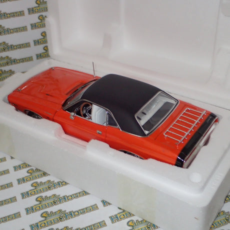 ACME YCID DIECAST A18060220VTY - 1:18 Scale 1970 Dodge Challenger R/T 425 Hemi orange with vinyl