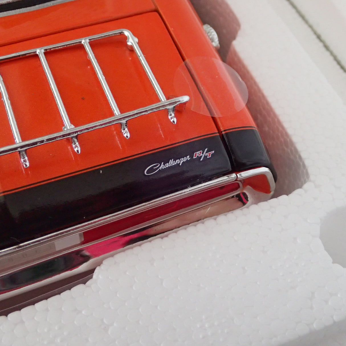 ACME YCID DIECAST A18060220VTY - 1:18 Scale 1970 Dodge Challenger R/T 425 Hemi orange with vinyl