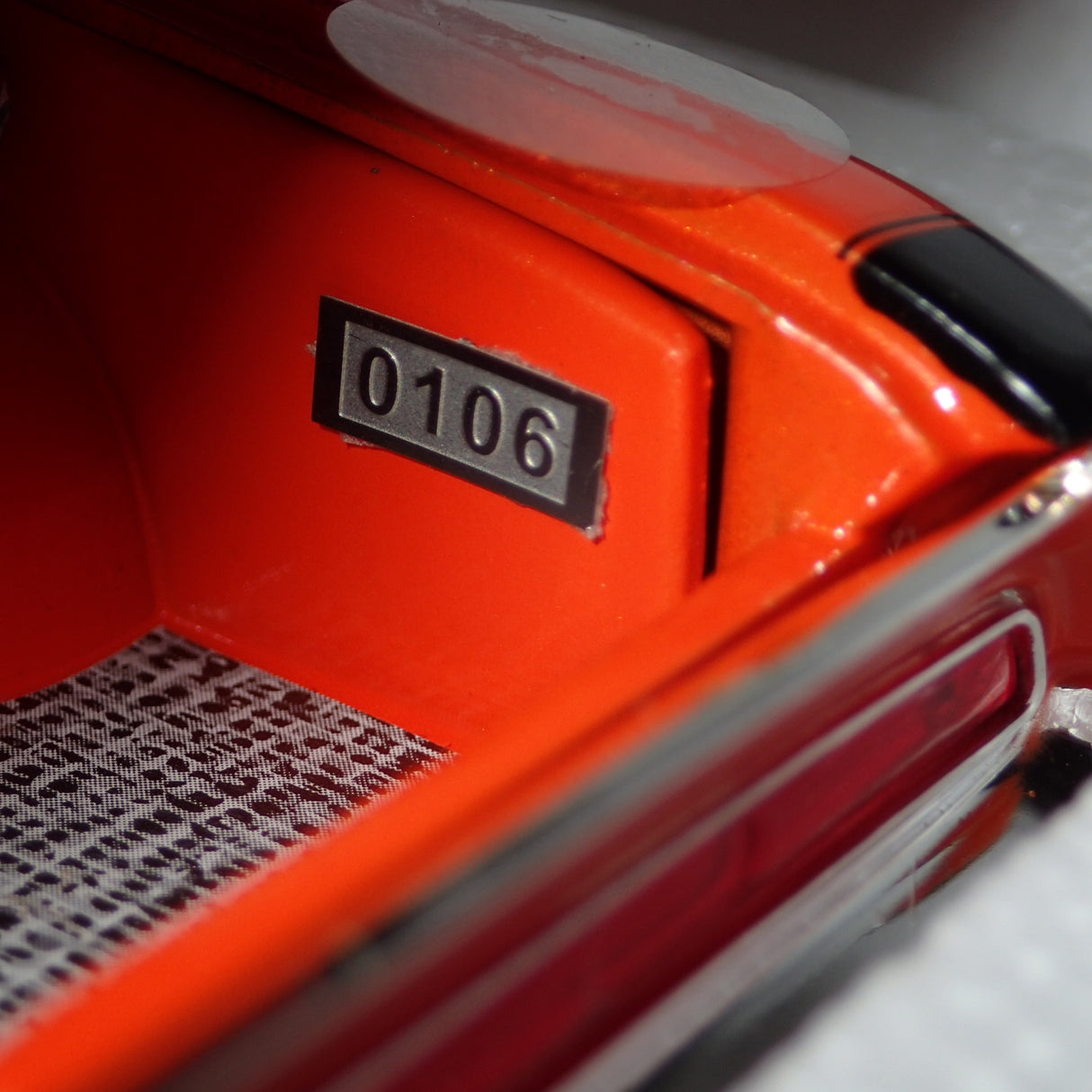 ACME YCID DIECAST A18060220VTY - 1:18 Scale 1970 Dodge Challenger R/T 425 Hemi orange with vinyl