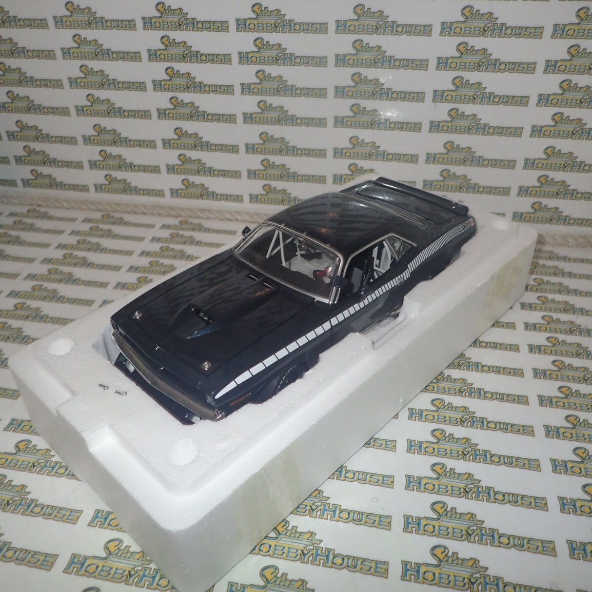 ACME A1806101B - 1/18 Scale Dan Gurney 1970 Trans Am Barracuda Street Version Diecast Model Replica