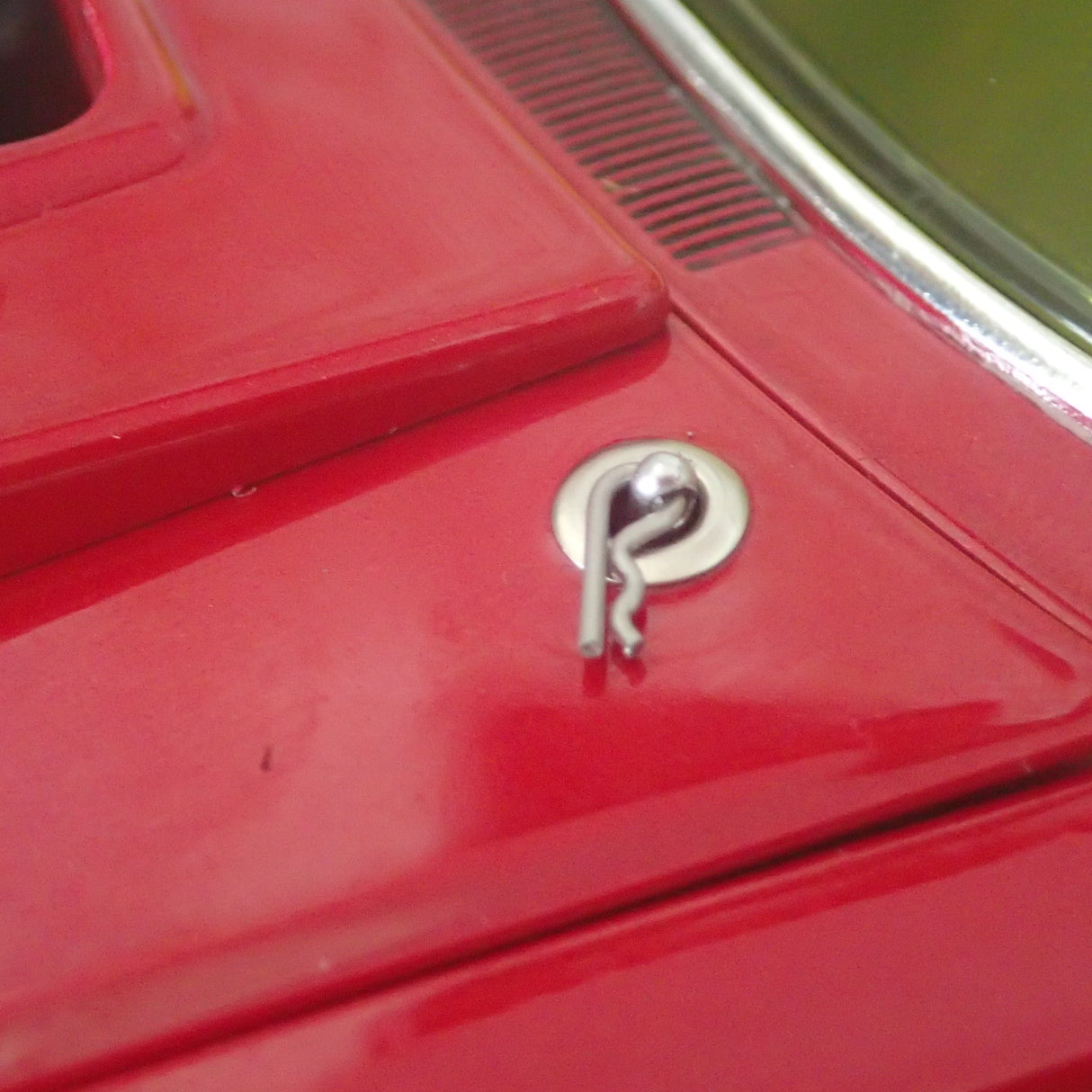 ACME A1806508 - 1/18 Scale 1965 PLYMOUTH AWB RAT FINK Diecast Scale Model Replica