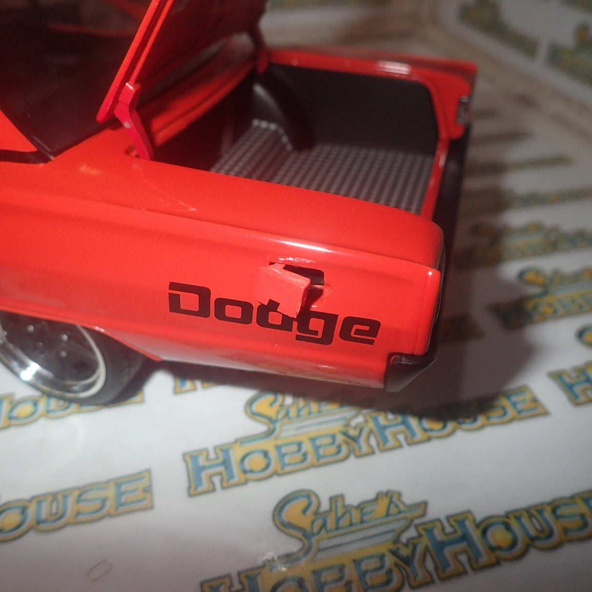 ACME A1806604 - 1/18 Scale - 1967 DODGE CORONET R/T RESTOMOD