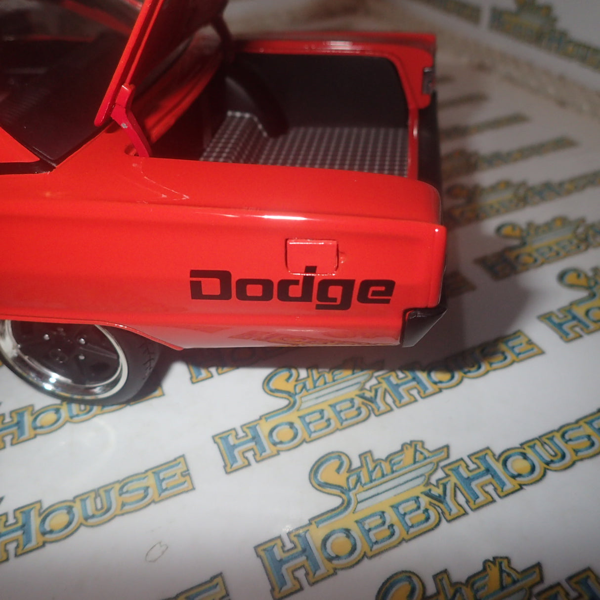 ACME A1806604 - 1/18 Scale - 1967 DODGE CORONET R/T RESTOMOD