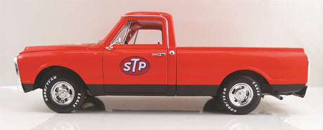 ACME - 1/18 Scale - A1807203 1968 Chevrolet C-10 STP Racing Diecast Scale Model Replica