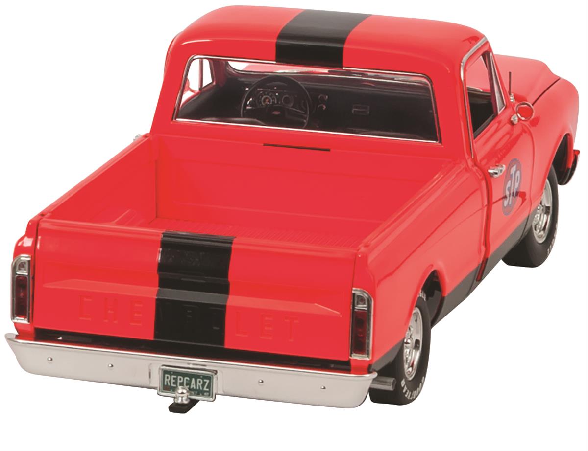 ACME - 1/18 Scale - A1807203 1968 Chevrolet C-10 STP Racing Diecast Scale Model Replica