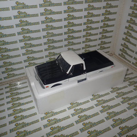 ACME A1807219 - 1/18 Scale 1969 Chevrolet K10 4x4 - Classic Black & White