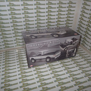 ACME A1807219 - 1/18 Scale 1969 Chevrolet K10 4x4 - Classic Black & White