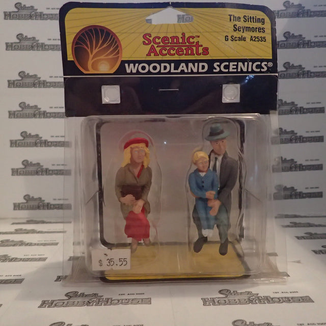 Woodland Scenics - Scenic Accents - G Scale - The Sitting Seymores Plastic Figures