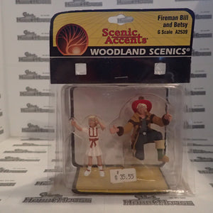 Woodland Scenics - Scenic Accents A2539 - G Scale - Fireman Bill and Betsy Plastic Figures