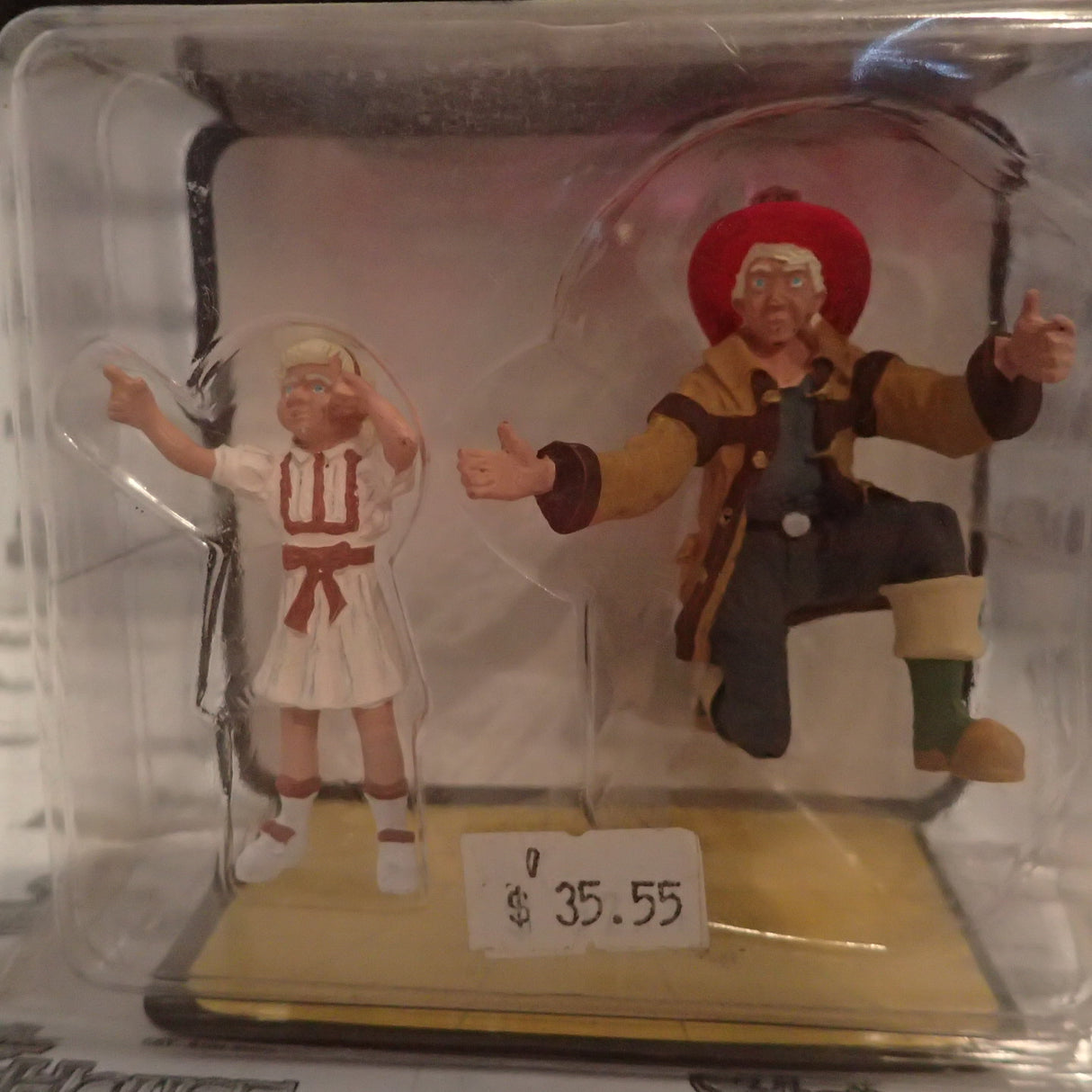 Woodland Scenics - Scenic Accents A2539 - G Scale - Fireman Bill and Betsy Plastic Figures