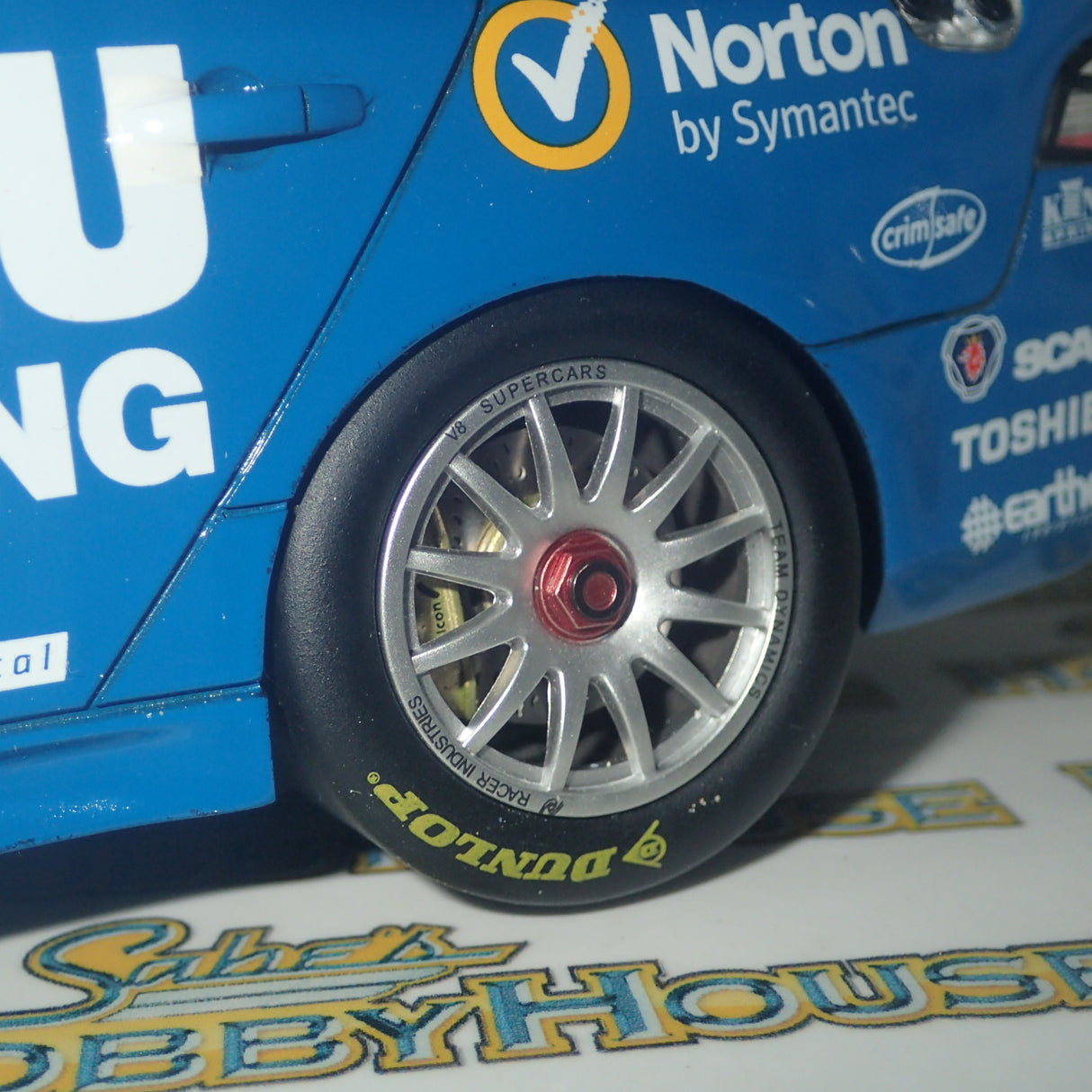 APEX Replicas AR80311 - 1/18 Scale Ford FG Falcon #17 Bathurst 2012 Moffat/Davidson Tru-Blue Livery Die-Cast Replica