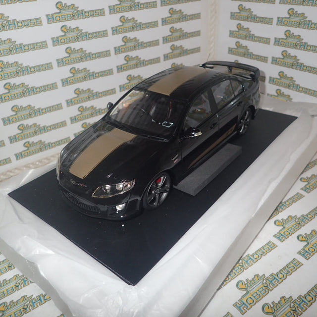 Apex Replicas AR80605 - 1/18 Scale FPV GT-F 2014 in Silhouette with Gold Stipes