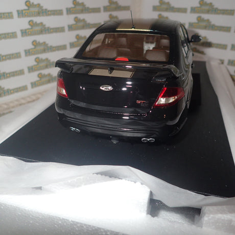 Apex Replicas AR80605 - 1/18 Scale FPV GT-F 2014 in Silhouette with Gold Stipes