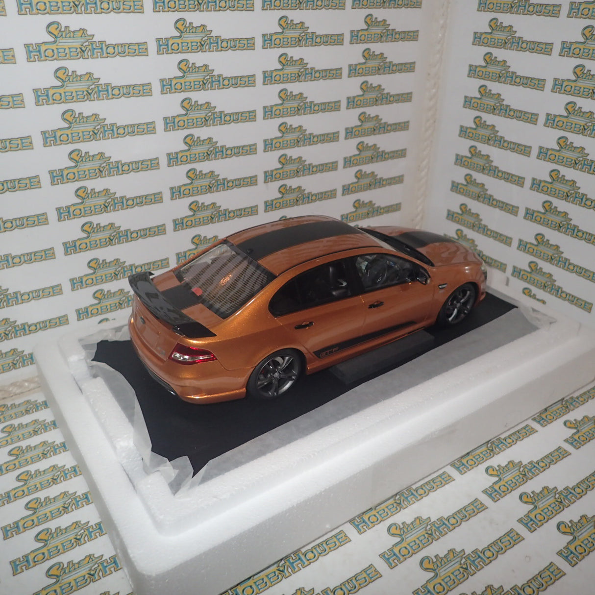Apex Replicas AR80607 - 1/18 Scale FPV GT-F 2014 in Victory Gold with Black Stripes Scale Model Replica