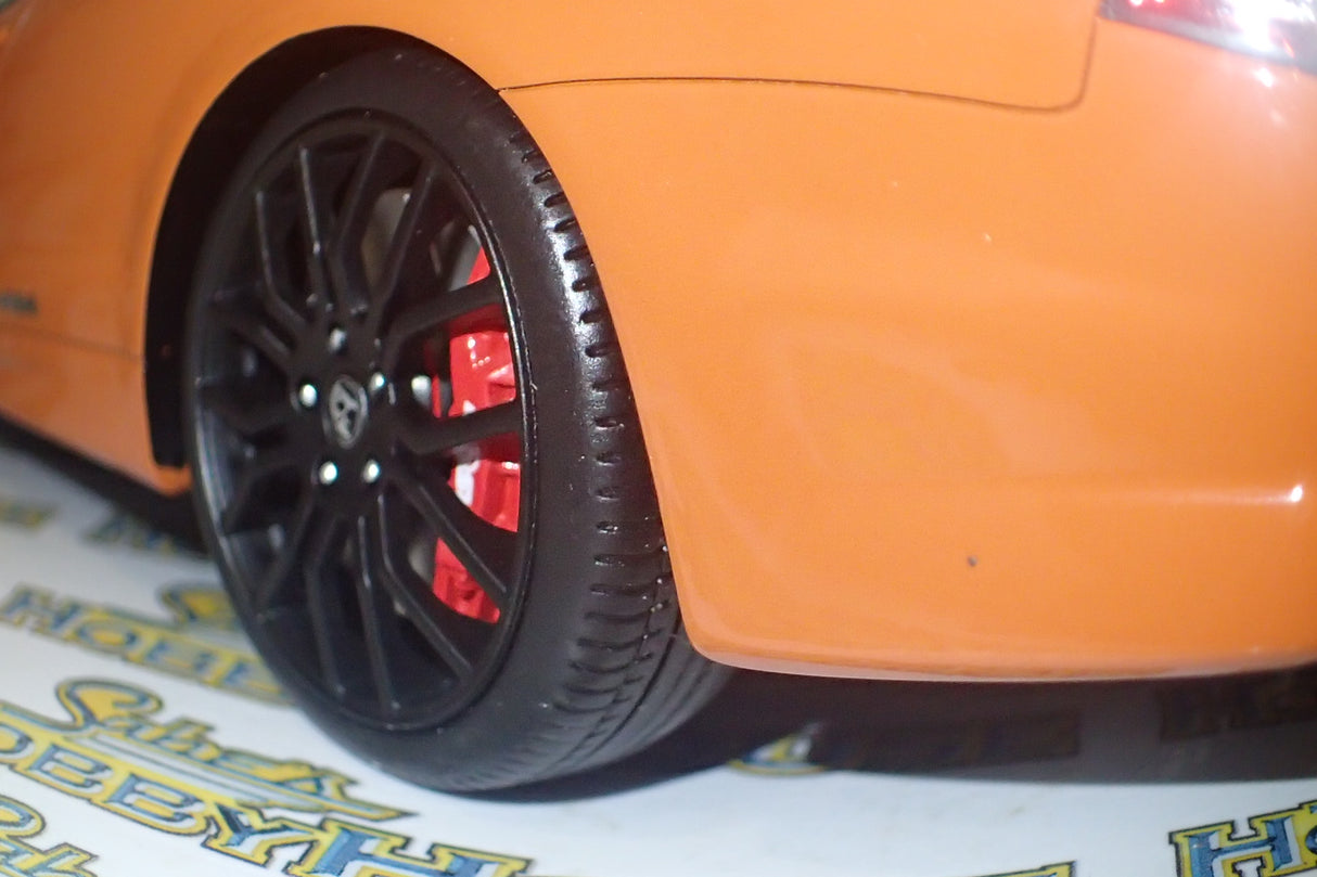 Apex Replicas AR81802 - 1/18 Scale Gen-F Maloo R8 2014 in Fantale Orange Scale Model Replica