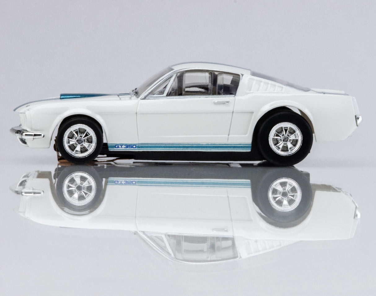 AFX 22068 – 1965 Shelby Mustang GT350 Wht/Blu