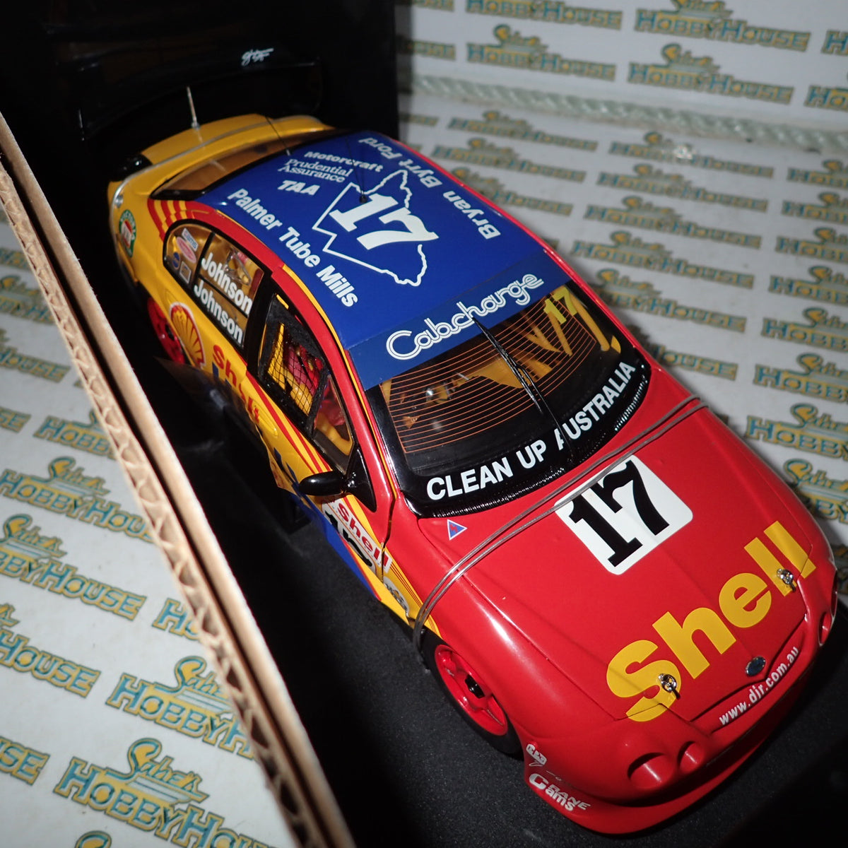 Biante B180101K - 1/18 Scale 2000 #17 DJR Shell Helix Ford AU Falcon QLD 500 Johnson/Johnson
