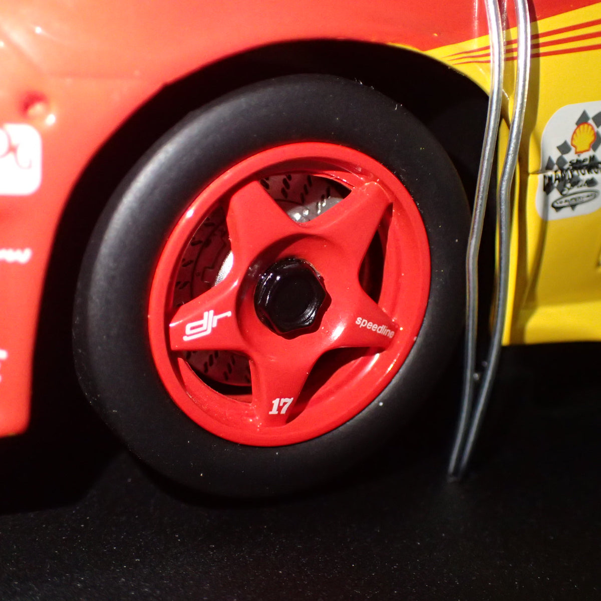 Biante B180101K - 1/18 Scale 2000 #17 DJR Shell Helix Ford AU Falcon QLD 500 Johnson/Johnson